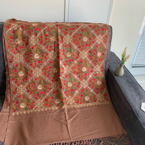 Woolen cardigans , woolen suit L-XLwith shawl, Kashmiri pure shawl, kurtis L-Xl - Picture 11 of 15